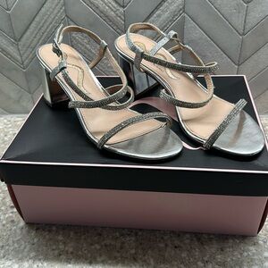 Nina silver size 6 dress shoes